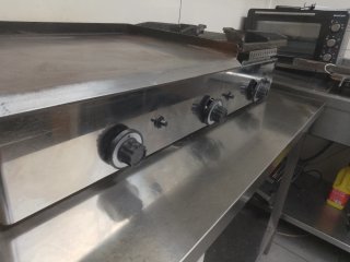 Plancha con fogón - 1 año de uso