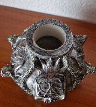 Figura Calavera con serpientes