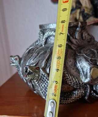 Figura Calavera con serpientes