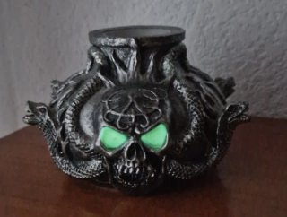 Figura Calavera con serpientes