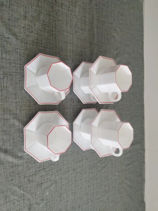Set 6 Tazas ARCOPAL. Blancas con borde rojo.