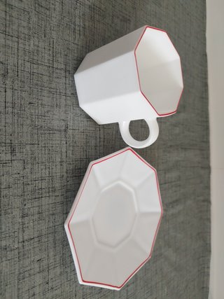 Set 6 Tazas ARCOPAL. Blancas con borde rojo.