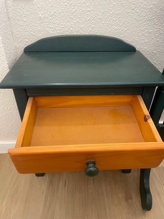 Mesita de noche vintage madera verde y naranja