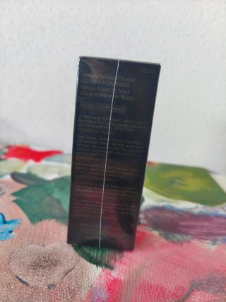 Base de maquillaje Sensai Radiant Glow SPF 10