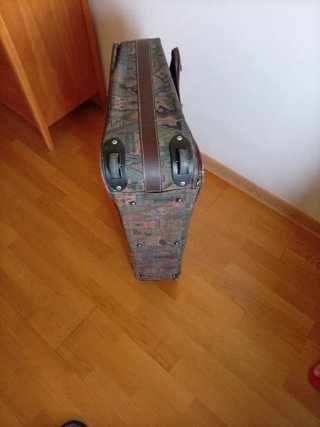 Maleta de viaje con estampado