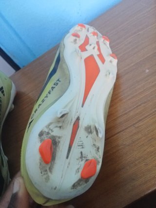 Scarpe da calcio Adidas verdi e nere