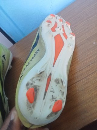 Scarpe da calcio Adidas verdi e nere