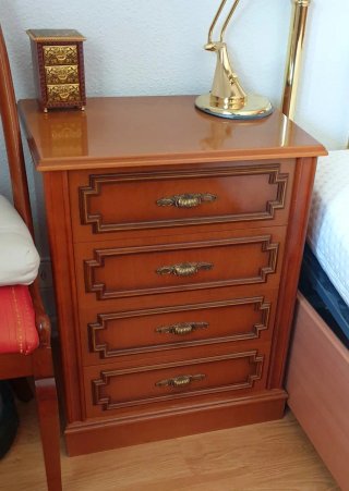 Mesitas de noche madera antiguas molduradas