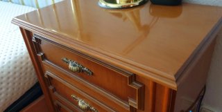 Mesitas de noche madera antiguas molduradas