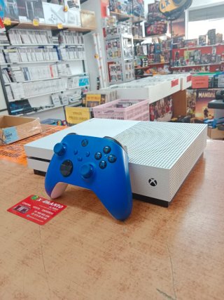 CONSOLA MICROSOFT XBOX ONE S 500GB MANDO Y CABLES