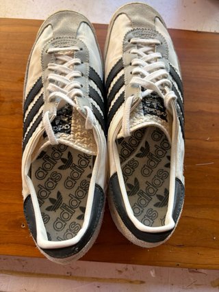 Zapatillas Adidas Negras y Blancas