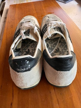 Zapatillas Adidas Negras y Blancas