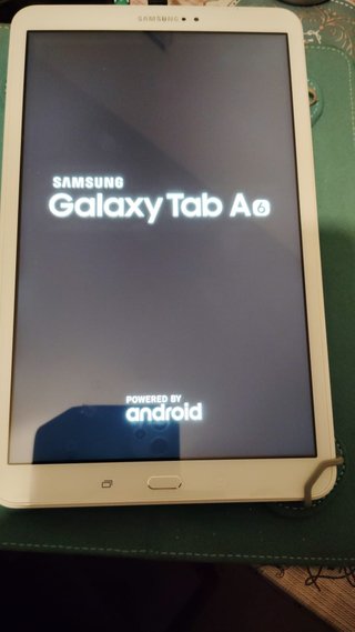 Tablet Samsung Blanca con Funda Azul