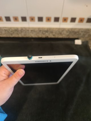 Tablet Samsung Blanca con Funda Azul