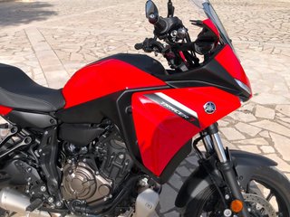 Yamaha Tracer 7 2024 Roja