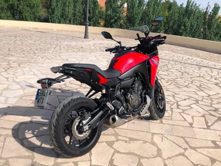 Yamaha Tracer 7 2024 Roja