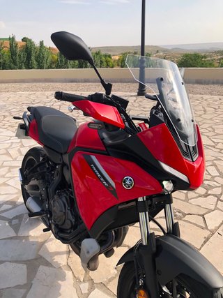 Yamaha Tracer 7 2024 Roja