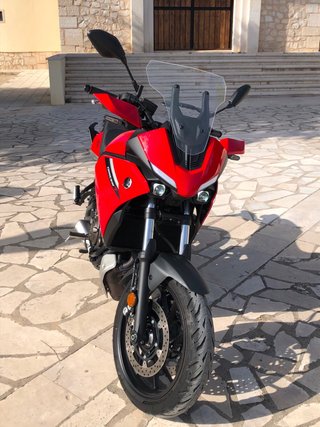 Yamaha Tracer 7 2024 Roja