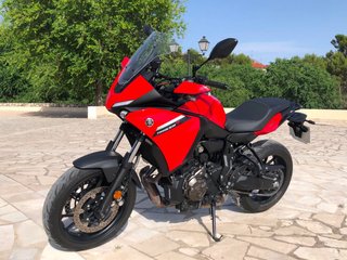 Yamaha Tracer 7 2024 Roja
