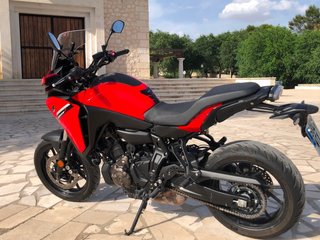 Yamaha Tracer 7 2024 Roja