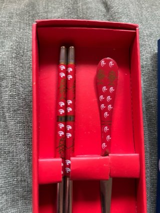 Juego de palillos y cuchara
