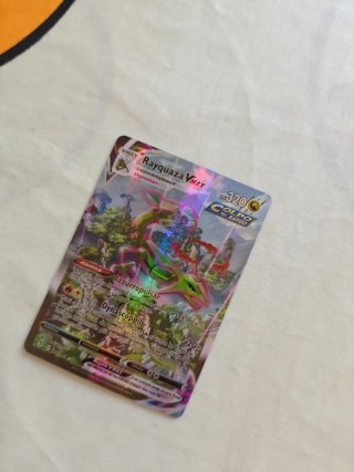 Rayquaza VMAX 218/203 Golpe Rápido