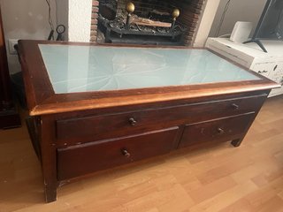 Mesa de centro de madera maciza con cristal