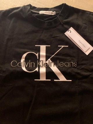 Camiseta Calvin Klein Negra Talla S. Sin estrenar