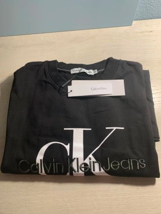Camiseta Calvin Klein Negra Talla S. Sin estrenar