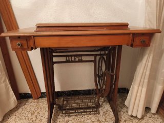 Máquina de coser Alfa antigua