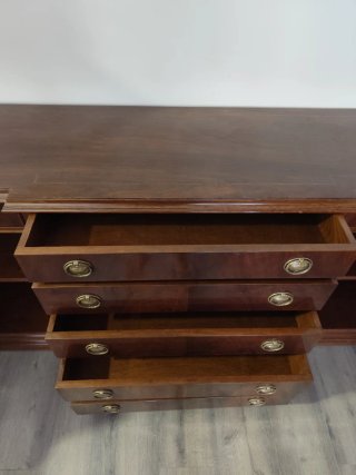 Aparador de madera clásico