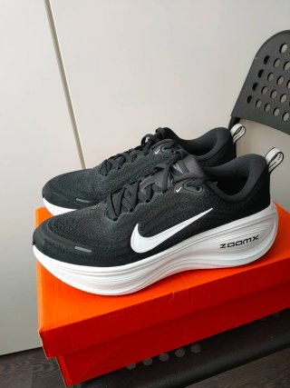 Nike Vomero Plus Zapatillas Negras Blancas