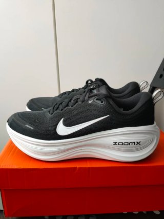Nike Vomero Plus Zapatillas Negras Blancas