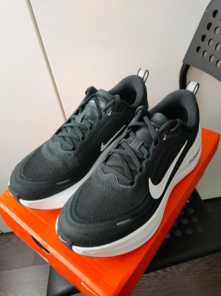 Nike Vomero Plus Zapatillas Negras Blancas