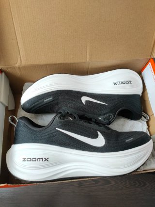 Nike Vomero Plus Zapatillas Negras Blancas