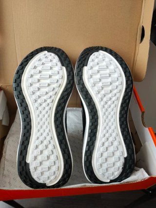 Nike Vomero Plus Zapatillas Negras Blancas