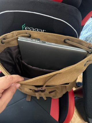 Mochila de lona marrón