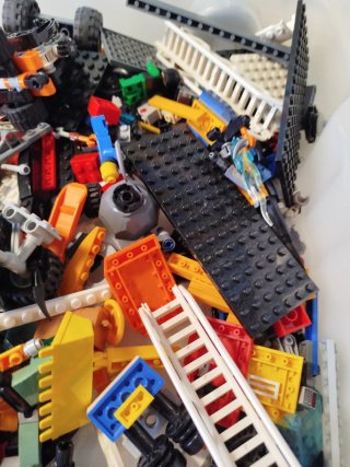 Consegna di pezzi Lego