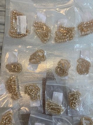 Lote 28 Pulseras Cuentas Beige/Oro