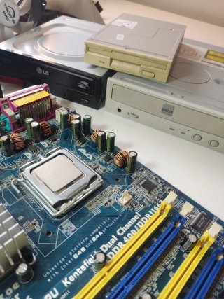 Componenti PC anni 2000 Intel pronti all'uso per retro gaming, emulazione, Windows XP o assemblaggio