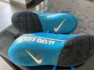 Botas de fútbol sala Nike azules y blancas talla33