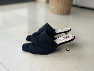 Sandalias Zara tacón transparente negras