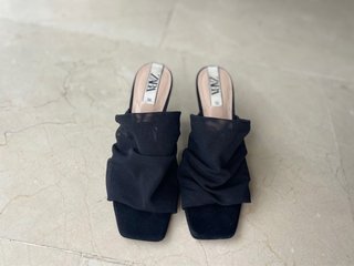 Sandalias Zara tacón transparente negras