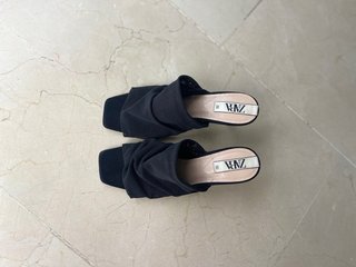 Sandalias Zara tacón transparente negras