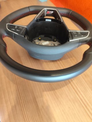 Volante Seat León Cupra 5F costuras rojas