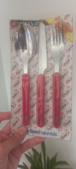 Cubiertos Monix Yoplait Vintage Set Rojo