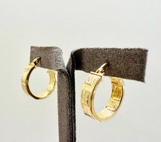 PENDIENTES ARO GEOMÉTRICO ORO 18K. Peso 1.42g