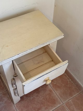 Mesilla de noche de madera maciza