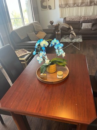 Mesa de comedor de madera natural