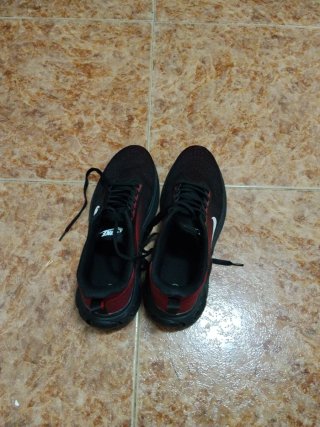 Zapatillas Nike Negras y Rojas TALLA 43